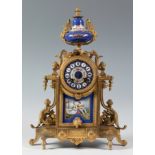 Napoleon III clock; France, 19th century.Gilt bronze and porcelain.Measurements: 40 x 29 x 15,5 cm.