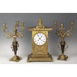 French clock, 19th century Empire style.In mercury gilt bronze with garnish.It has a key and is in