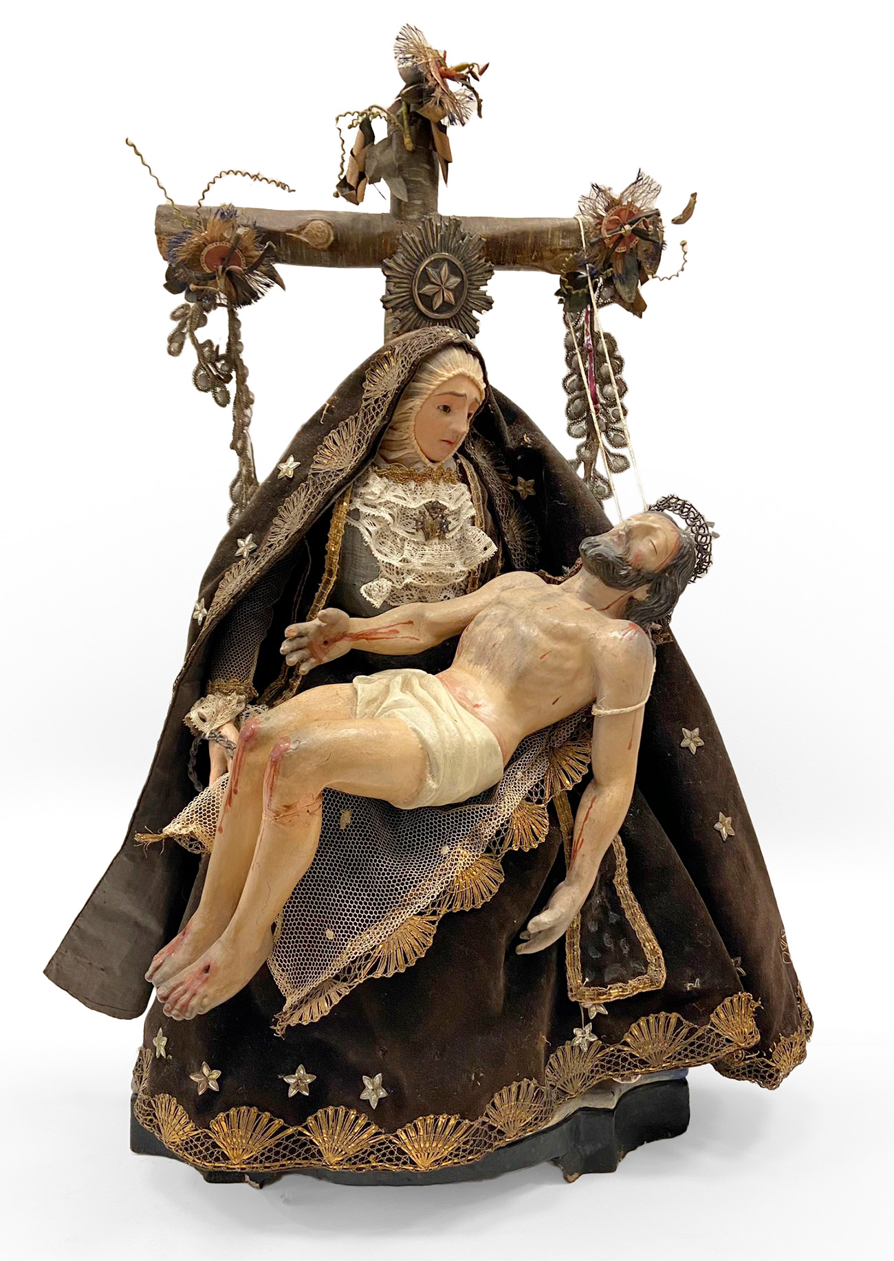 Dress carving or capipota of the Pietà. Cordovan school, 19th century.Carved and polychrome wood.