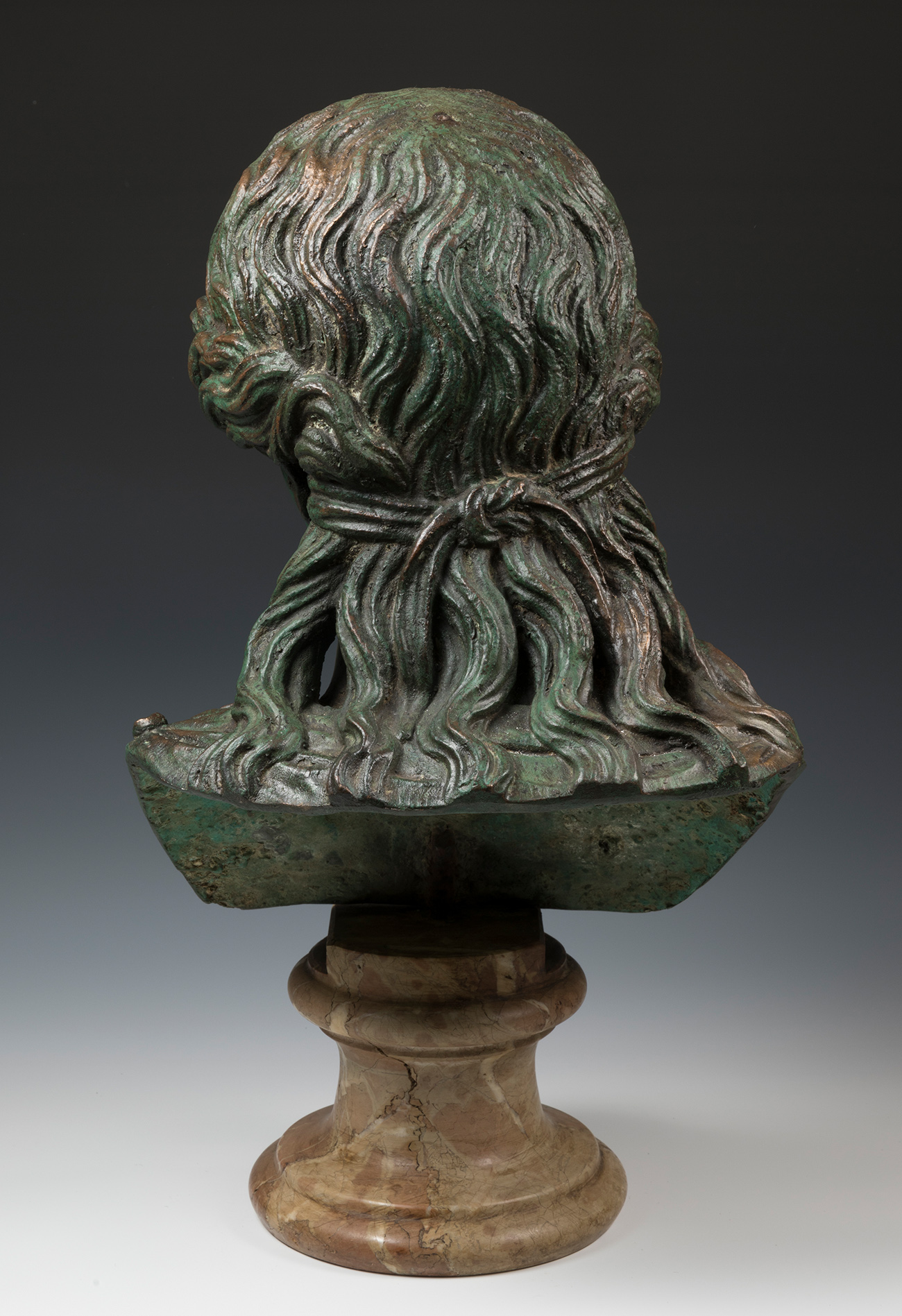 Female bust; Rome, 19th century.Bronze and marble.Measurements: 52 x 25 x 27 cm.Female bust that - Image 3 of 7