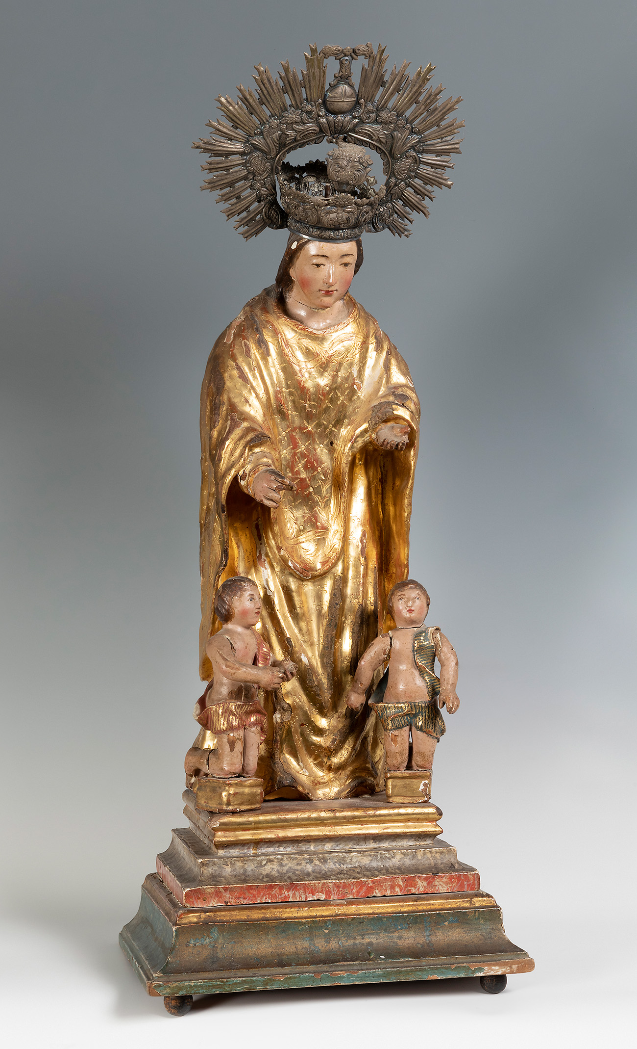 Spanish school, 17th century."Virgin".Wood carving, polychrome and gilded.Silver crown.Measurements: