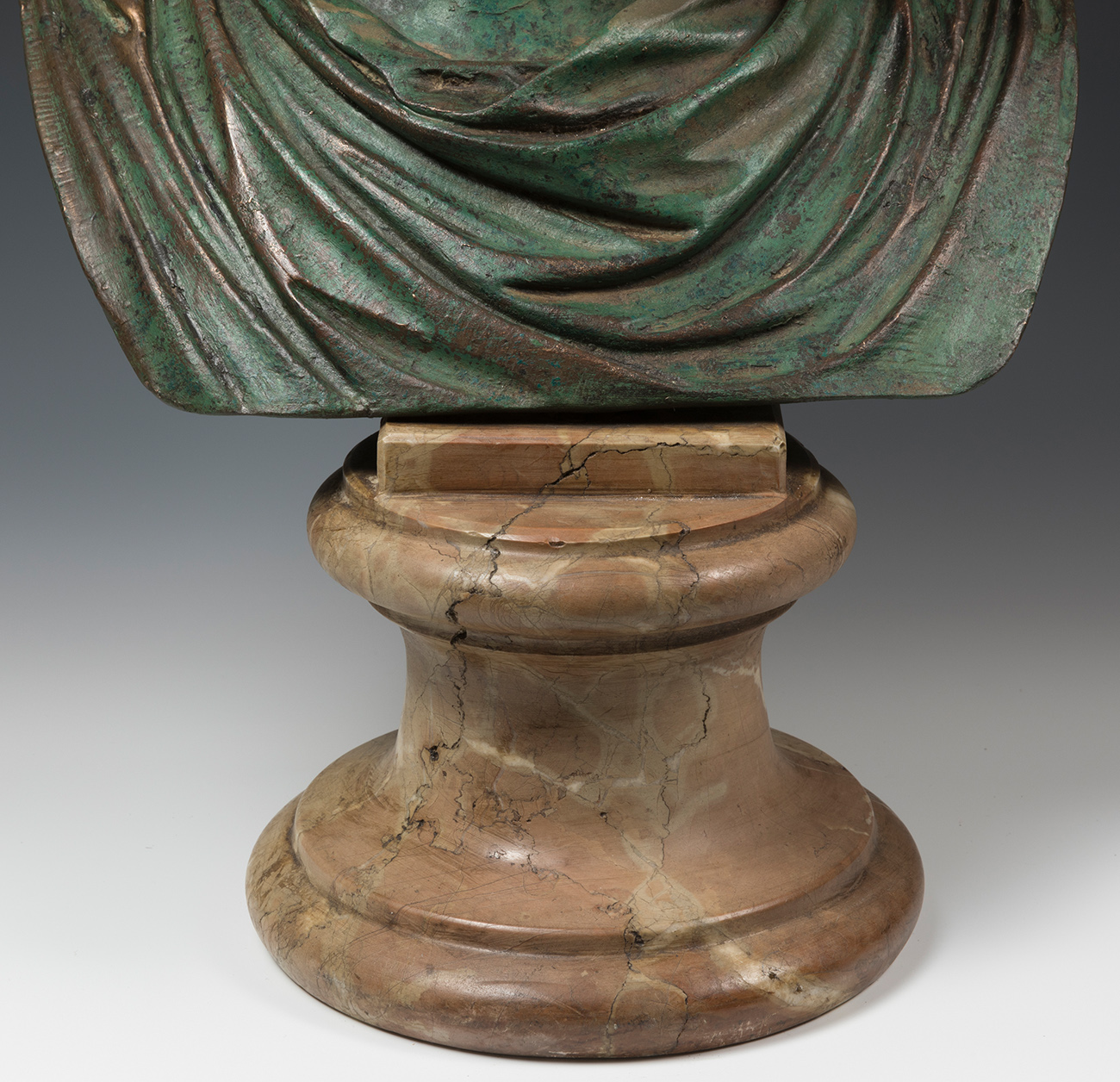 Female bust; Rome, 19th century.Bronze and marble.Measurements: 52 x 25 x 27 cm.Female bust that - Image 7 of 7