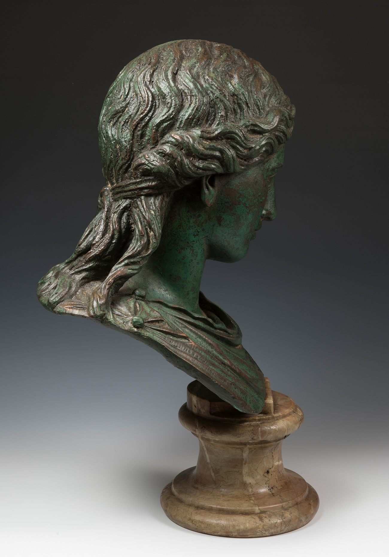 Female bust; Rome, 19th century.Bronze and marble.Measurements: 52 x 25 x 27 cm.Female bust that - Image 2 of 7