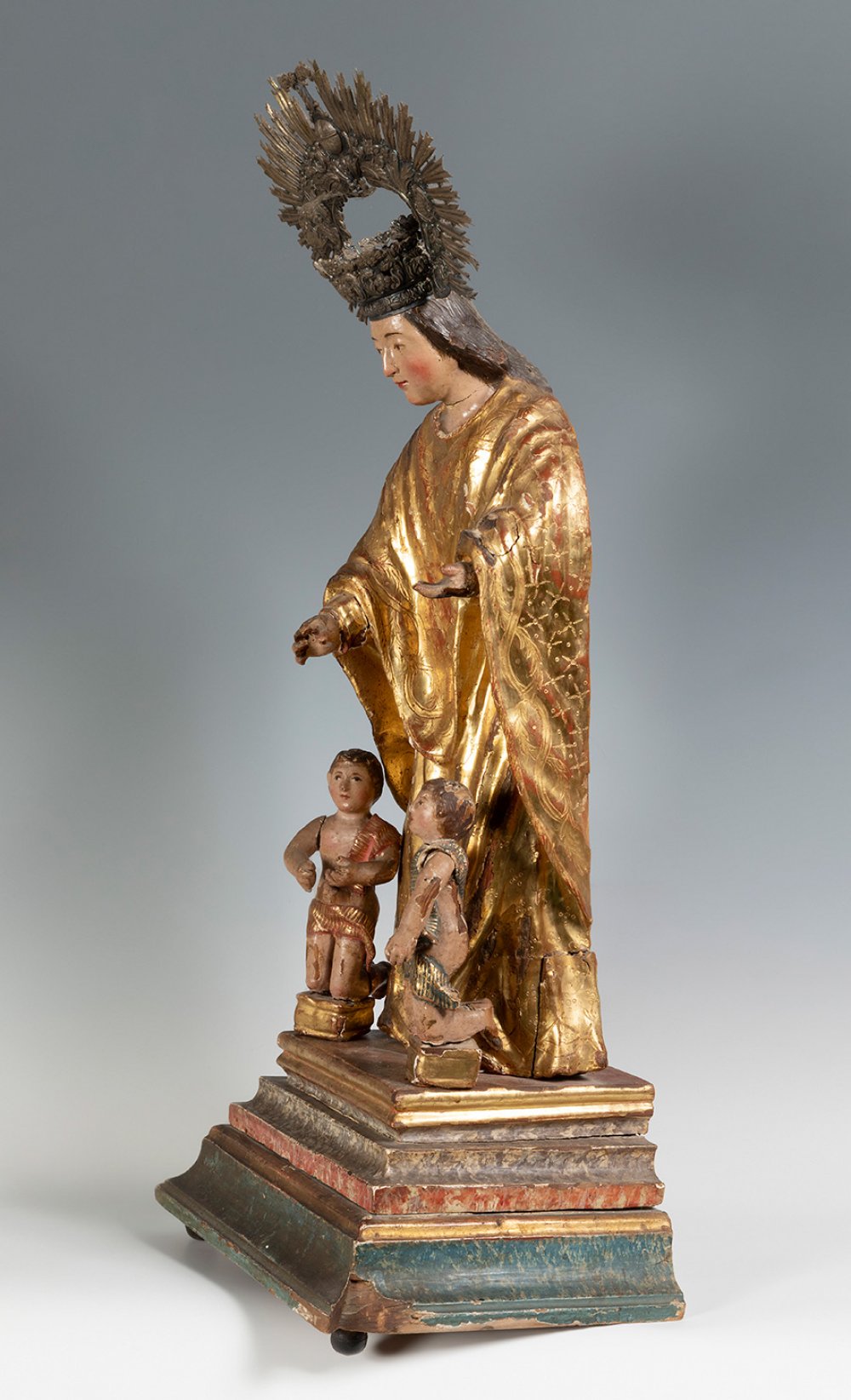 Spanish school, 17th century."Virgin".Wood carving, polychrome and gilded.Silver crown.Measurements: - Bild 2 aus 6