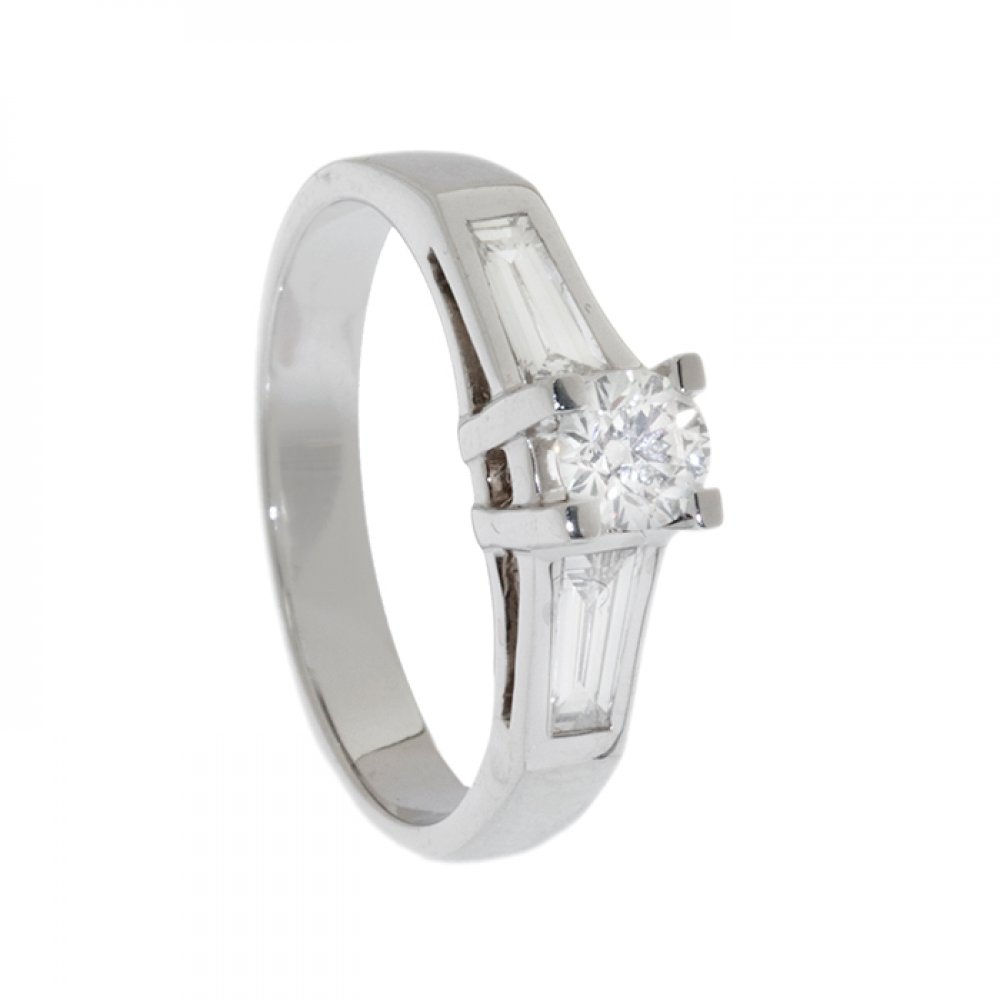 Ring in 18kt white gold. With a central brilliant-cut diamond, weighing ca. 0.25 cts. and set in