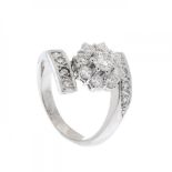 Ring in 18k white gold. With central rosette and diamonds on the shoulders. Total weight of