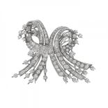 Double clip brooch in 18k white gold and diamonds. 40's-50's Model with brilliant-cut and baguette-