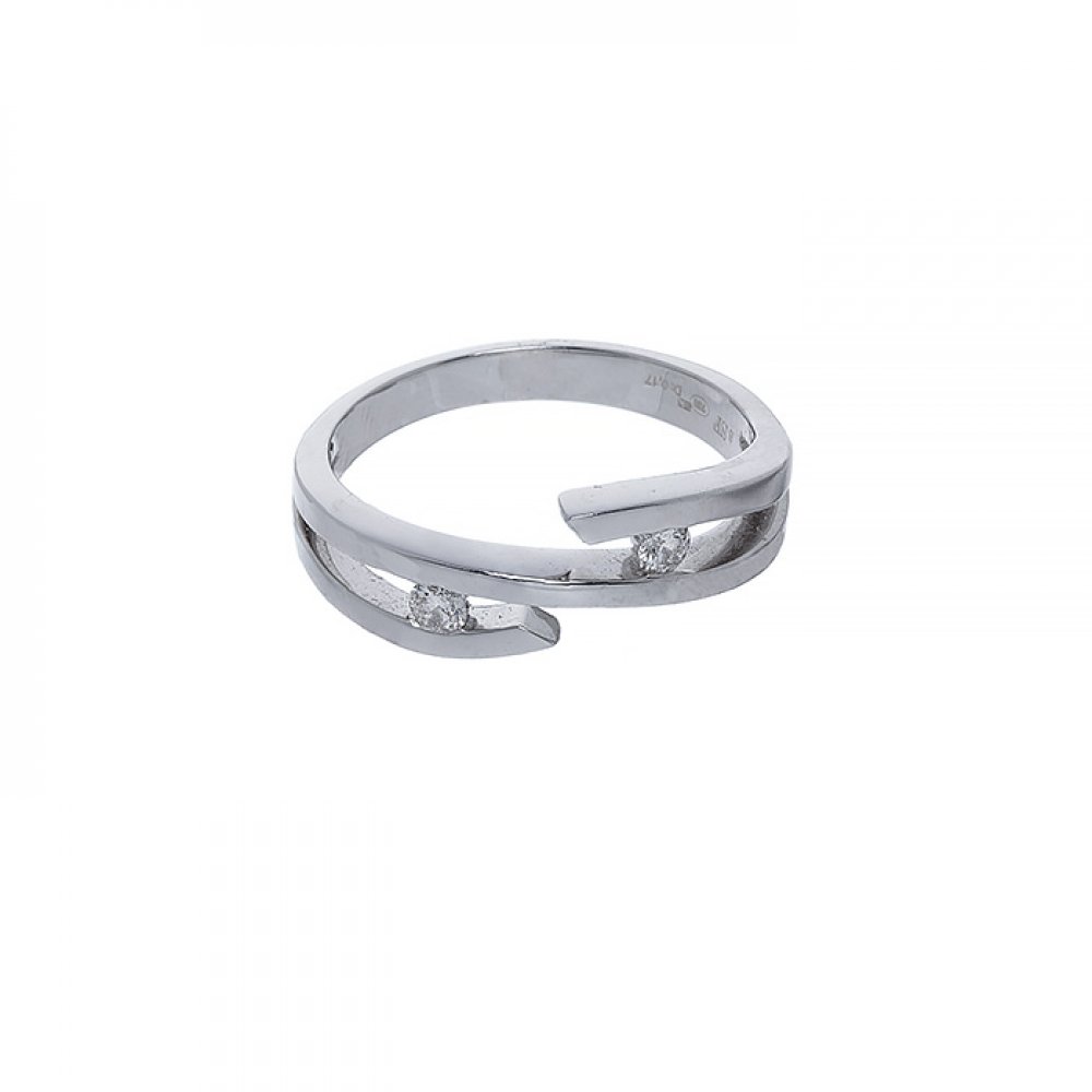 Ring in 18 kt white gold, with two diamonds set in intertwined arms, with a total weight of 0.15 - Image 2 of 3