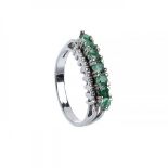 18 kt white gold ring, half alliance, with seven natural emeralds, with a total weight of 0.80 cts.,