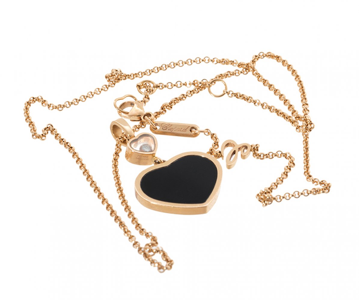 CHOPARD. Happy Hearts pendant in 18kt rose gold and heart-shaped onyx as the centrepiece. It hangs - Image 4 of 4