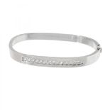 Bracelet in 18k white gold. Frontis with a line of brilliant-cut diamonds, with a total weight of