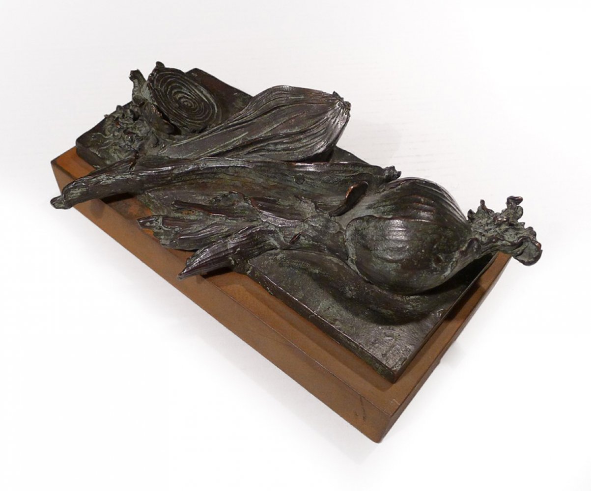 RAFAEL MUYOR, (Madrid, 1943)."Onions".Bronze sculpture on corten steel base.Measurements: 14,5 x - Image 2 of 3