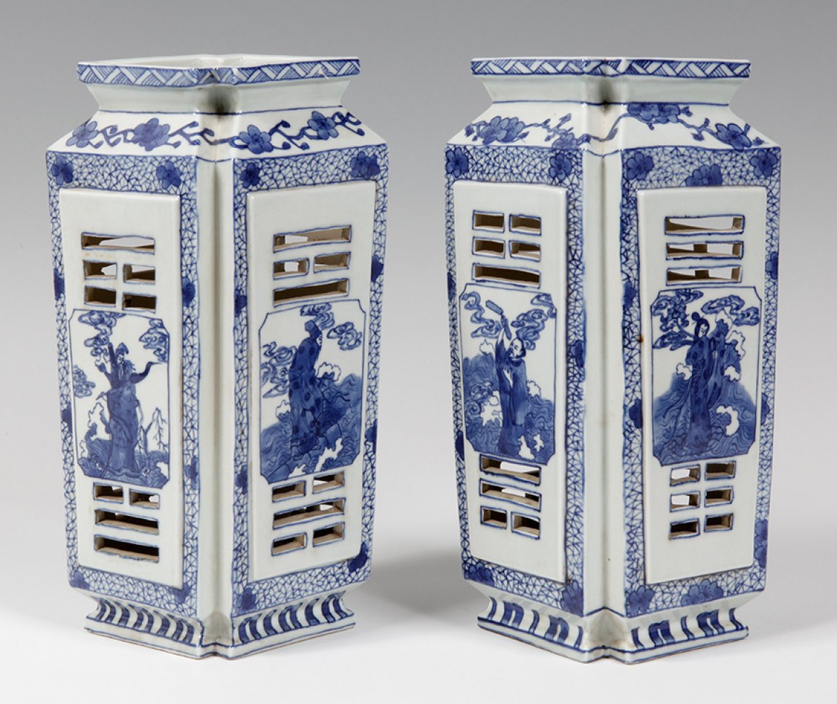 Pair of vases; Fujian, China, Qing dynasty, late 19th, early 20th century.Enamelled porcelain.With - Image 4 of 4