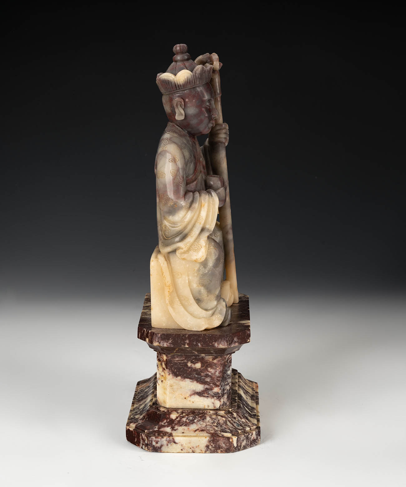 Luohan. China, XIX century.Hand carved soapstone on marble base.Measures: 20 x 10x 6 cm (figure); - Image 5 of 5