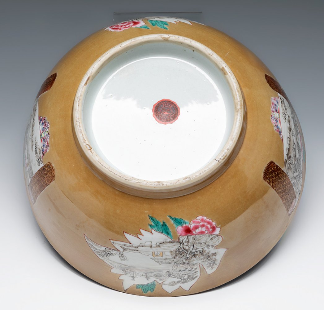 Rose Family Bowl for the export market. China, 19th century.Enamelled porcelain.With seal on the - Image 4 of 5