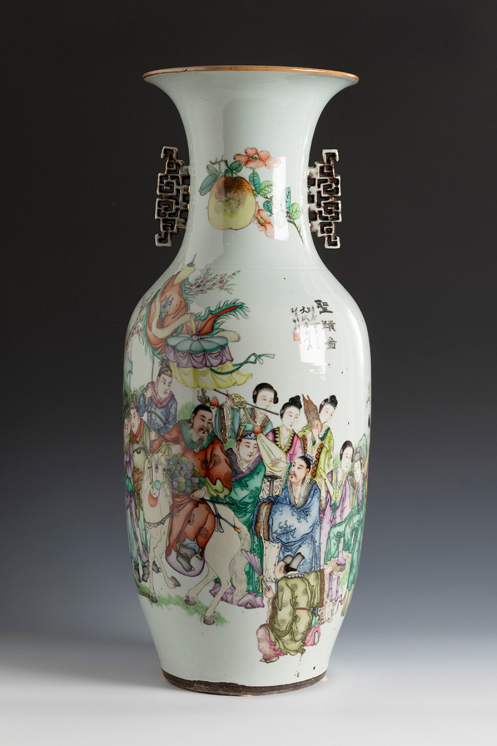 Pair of Qing dynasty vases, Green Family. China, 19th century.Hand-painted porcelain.With - Image 3 of 7