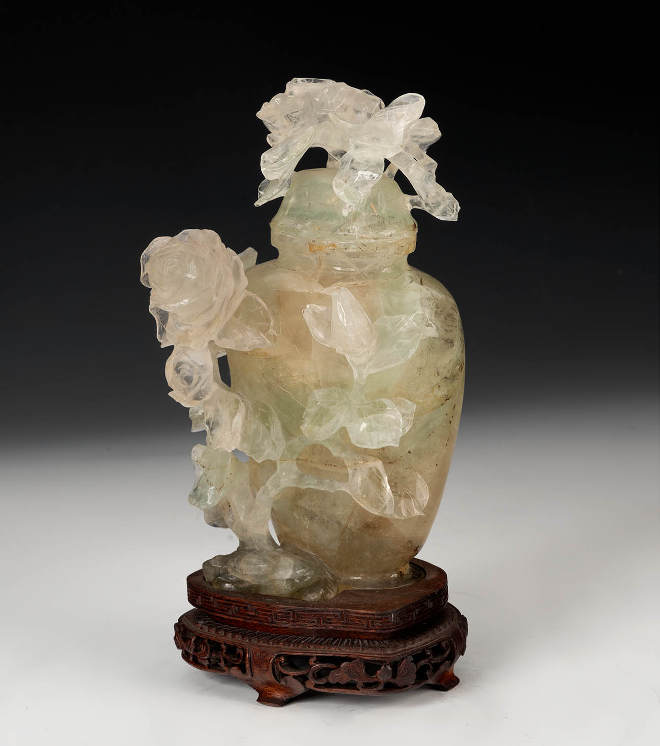 Potiche with flowers. China, 20th century.Hand carved fluorite on wooden base.Size: 16 cm ( - Image 5 of 7