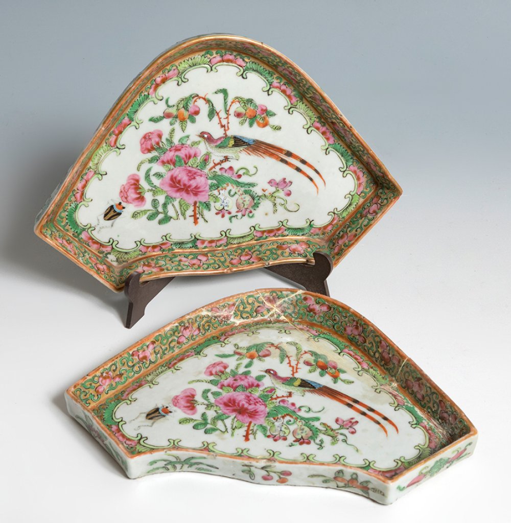Pair of trays. Canton, China, 19th century.Enamelled porcelain.One of them is restored.Measurements: - Image 4 of 4