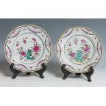 Pair of plates of the Company of the Indies, XIX century.Enamelled porcelain.Measurements: 24 cm (