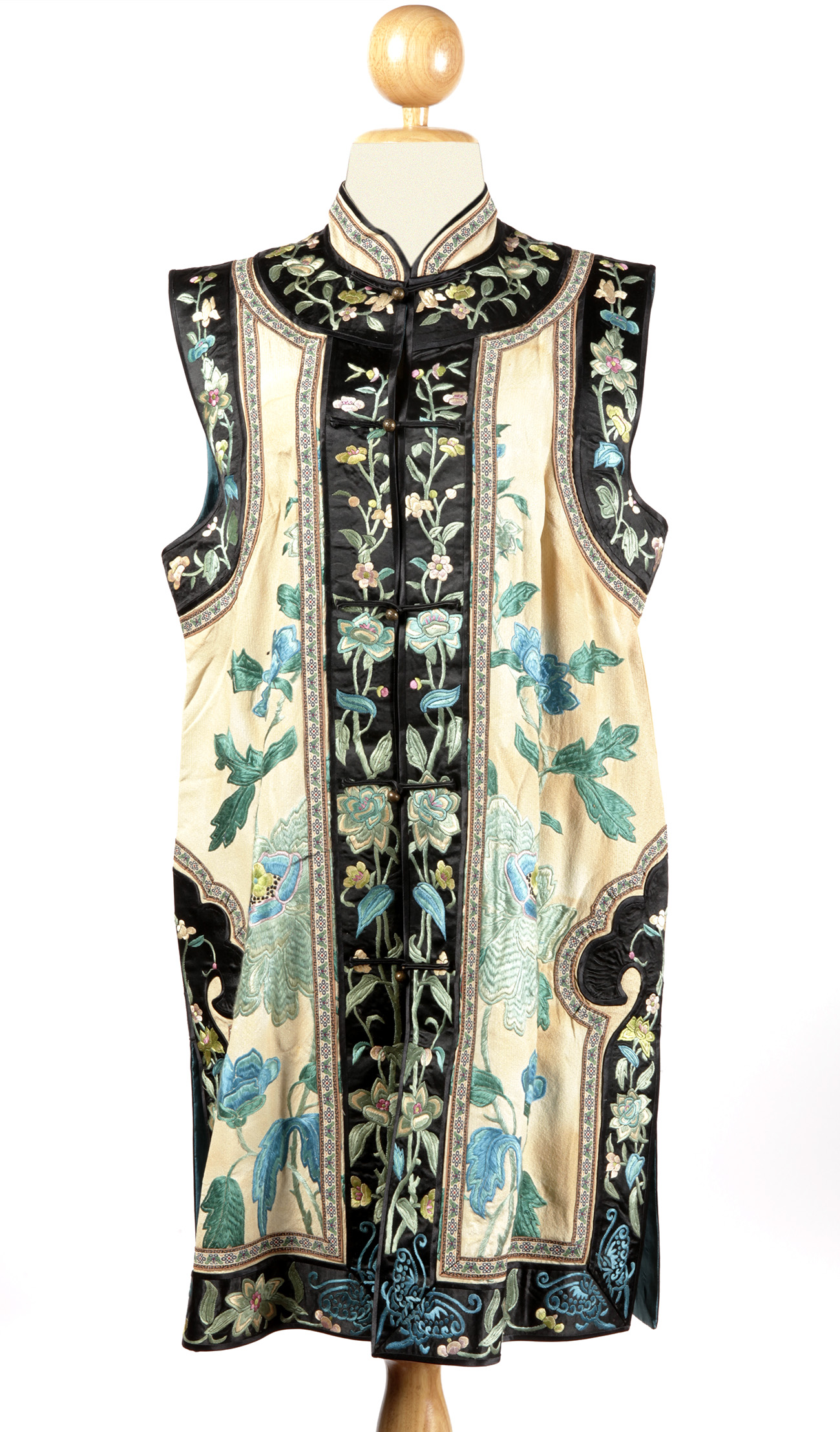 Xiapi waistcoat; Beijing, China, Qing dynasty, 1644-1912.Hand-embroidered silk.Measurements: 49 cm