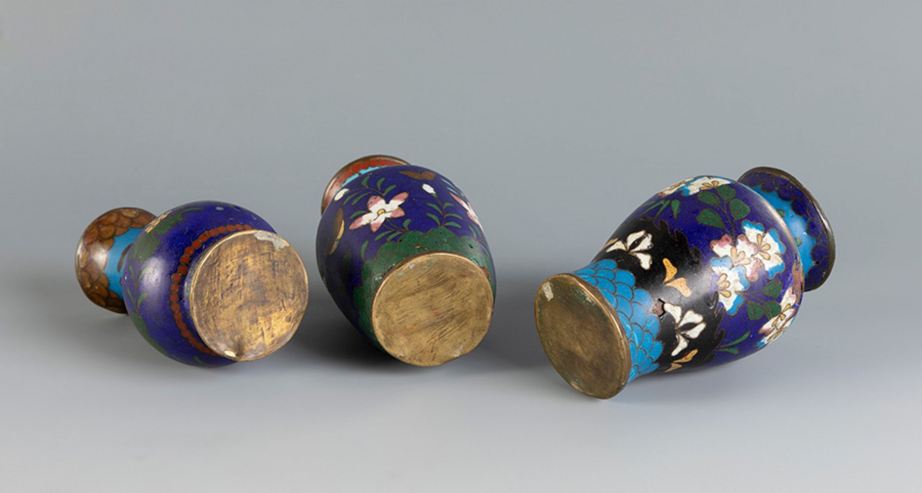 Set of three vases. Japan, Edo period, 19th century.Bronze and cloisonné enamel.With marks of use. - Image 2 of 3