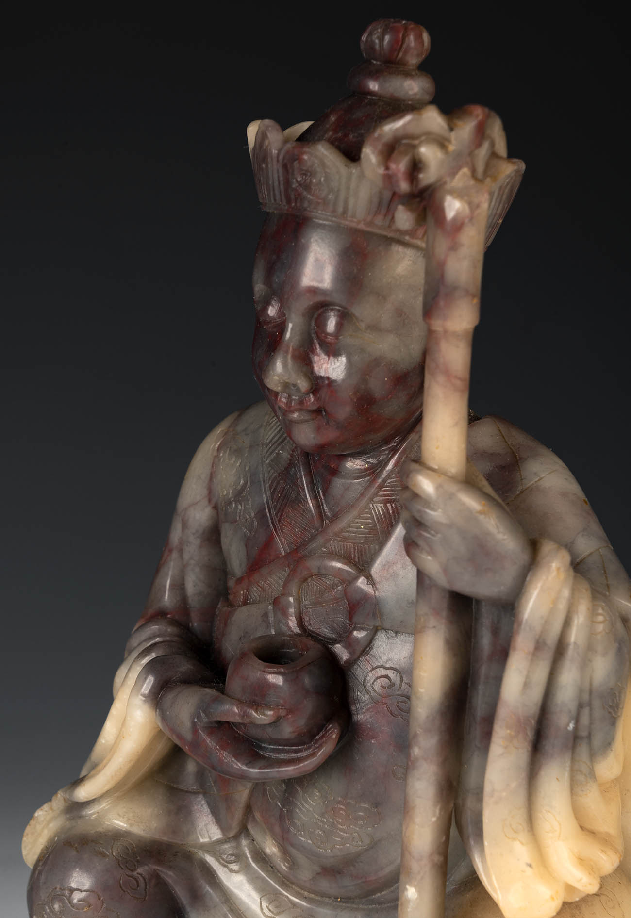 Luohan. China, XIX century.Hand carved soapstone on marble base.Measures: 20 x 10x 6 cm (figure); - Image 3 of 5
