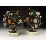 Pair of planters. China, pps. s.XX.In jade, hard stone flowers.Measures: 35 x 25 x 20 cm.Pair of
