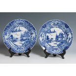 Pair of dishes. China, 18th century.Enamelled porcelain.Measurements: 28 cm (diameter).This pair