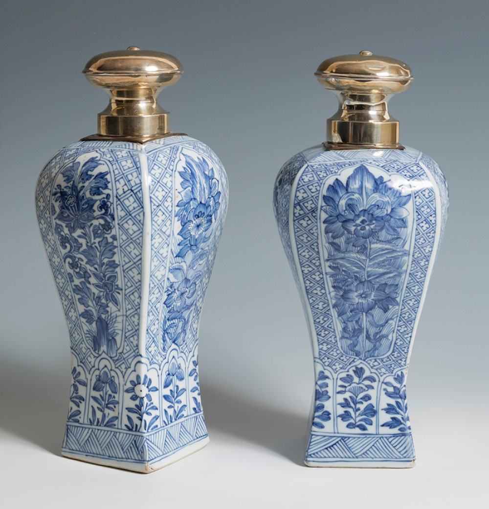 Pair of Chinese vases. Qing dynasty, Kangxi period, 18th century.Hand-painted porcelain.Size: 26 x - Image 3 of 4