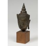 Buddha head, Thailand, 16th-17th century.Bronze.Size: 11 x 5 x 5.5 cm.The slightly bent eyelids