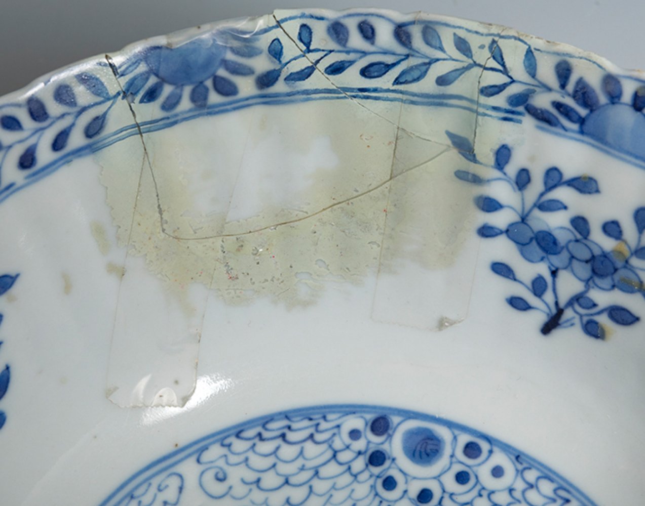 Kangxi bowl. China, 18th century.Enamelled porcelain.With signature on the base.Restored.Measures: - Image 2 of 5