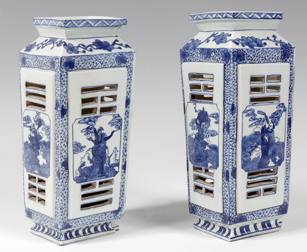 Pair of vases; Fujian, China, Qing dynasty, late 19th, early 20th century.Enamelled porcelain.With - Image 2 of 4