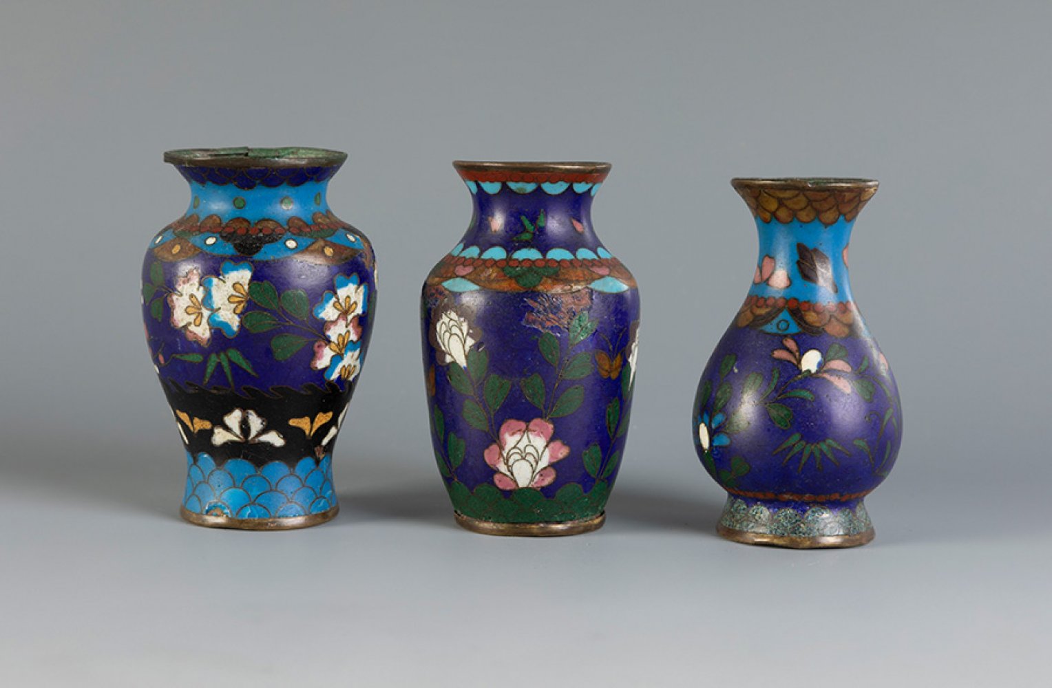 Set of three vases. Japan, Edo period, 19th century.Bronze and cloisonné enamel.With marks of use. - Image 3 of 3