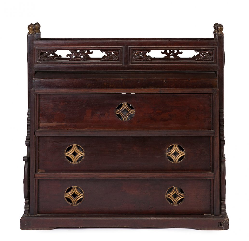 Commode. China, Qing Dynasty, 19th century.Rosewood. Measurements: 96 x 89 x 53 cm.A rare piece of - Image 5 of 6