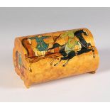 Oriental jewellery box.Carved and lacquered bone.Measurements: 7.5 x 11 x 8 cm.Carved in the art