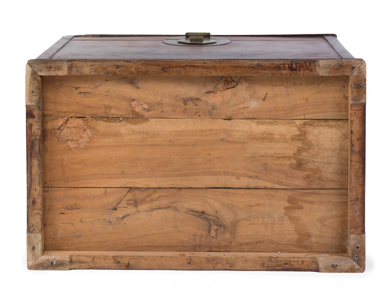 Chinese chest. Qing dynasty, 19th century.Camphor wood.Bronze clasp and side handles.Export - Image 6 of 7