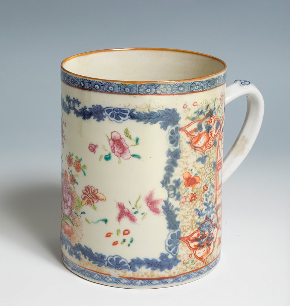 Imari Chinese jug, early 20th century.Enamelled porcelain.Measurements: 14 x 11 cm.Chinese jug of