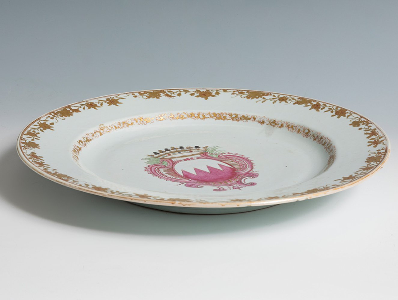 India Company Dish; China, Qing dynasty, Qianlong period, 18th c.Enamelled porcelain.With Cohen & - Image 2 of 4