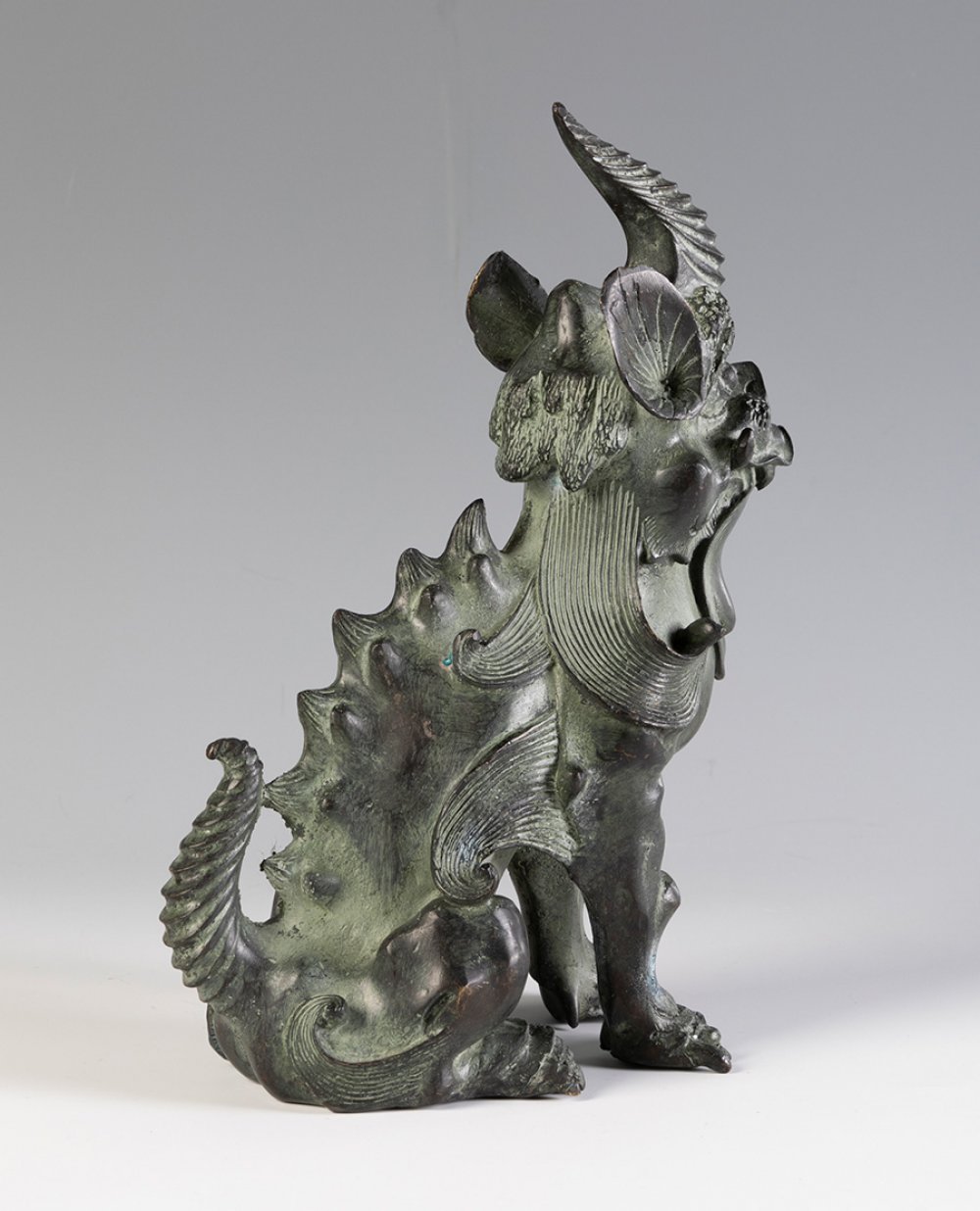 Quilin figure, China, 19th-20th century.Bronze.Measurements: 26,5 x 10 x 19 cm.Chinese figure made - Image 2 of 3