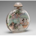 Chinese perfume box, ca.1950.In hand-painted glass.Measurements: 12,5 x 11 x 4 cm.Chinese perfume