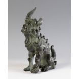 Quilin figure, China, 19th-20th century.Bronze.Measurements: 26,5 x 10 x 19 cm.Chinese figure made