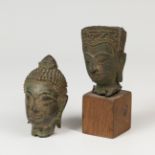 Buddha busts; Burma, 18th century.Bronze.Measurements: 4.5 x 5 cm; 4 x 5 cm.Set of two bronze