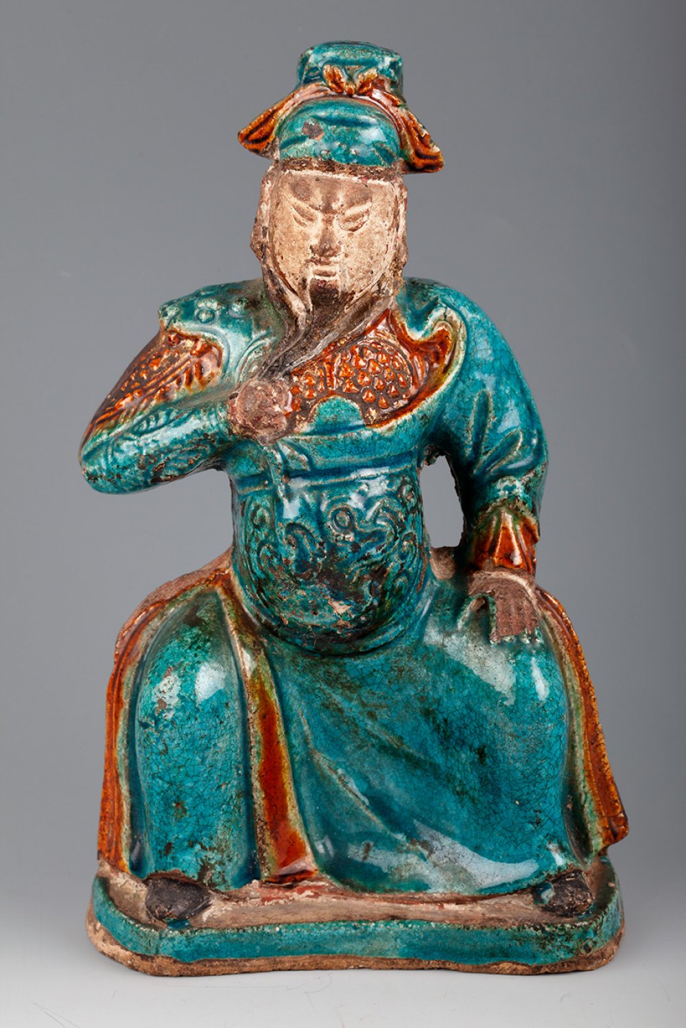 Warrior figure. China, Ming Dynasty, 17th century.Enamelled stoneware.Measurements: 27 x 16 x 8