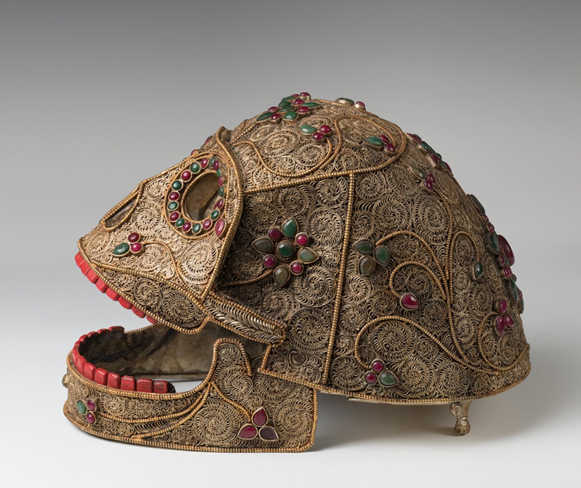 Mexican school; circa 1800."Skull.Silver alloy with garnets, emeralds and hard coloured stones. - Image 5 of 7
