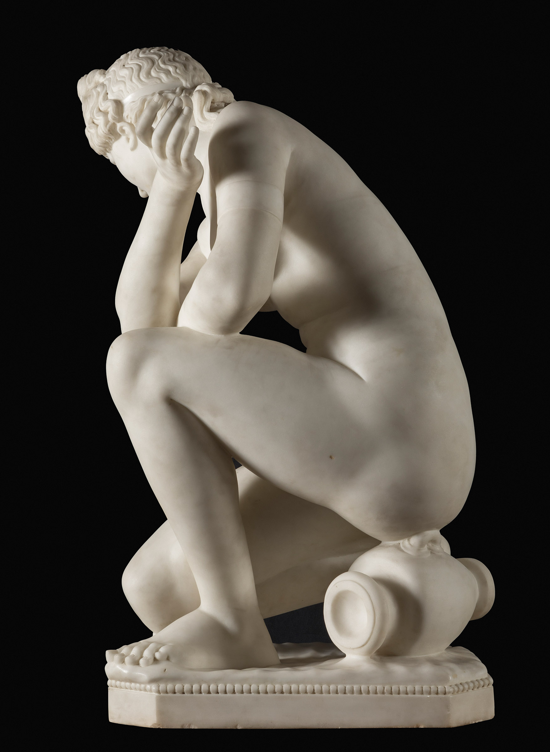FRATELLI ROMANELLI. Italy, 19th century."Crouching Aphrodite", Florence.White marble.Signed and - Image 2 of 7