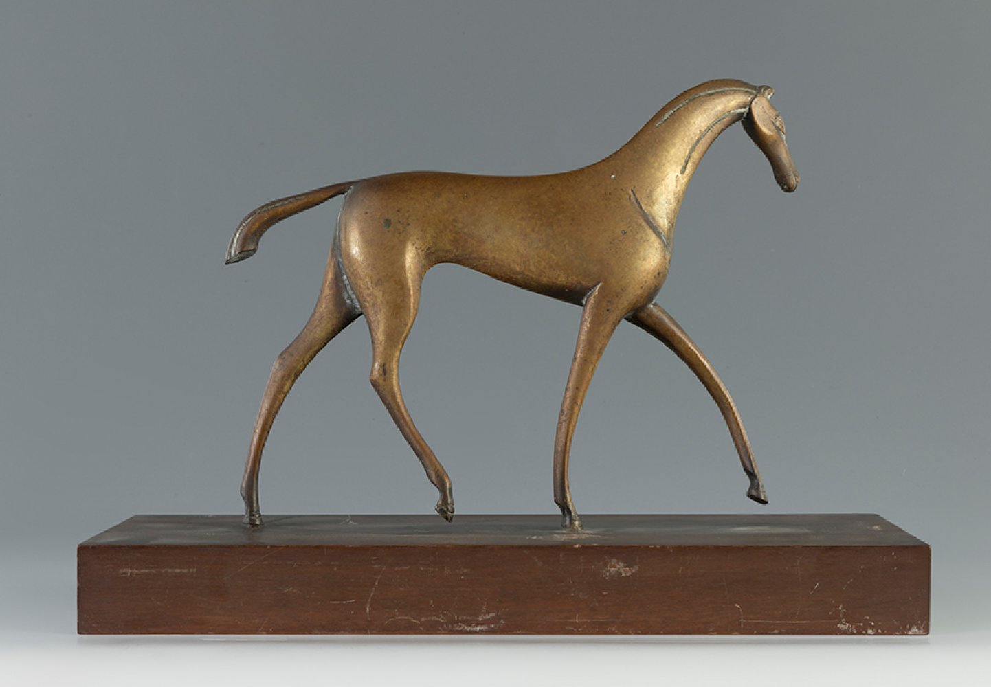 KARL HAGENAUER (Austria, 1898 - 1956)."Horse".Sculpture in darkened brass. Wooden base.The base is - Image 2 of 2