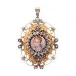 Locket pendant from the 19th century. In 18k yellow gold that frames the miniature of a lady painted