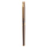 ÉLYSÉE FOUNTAIN PEN.Lacquered metal barrel.Two-tone 18 Kts gold nib, F-point.Limited edition.No