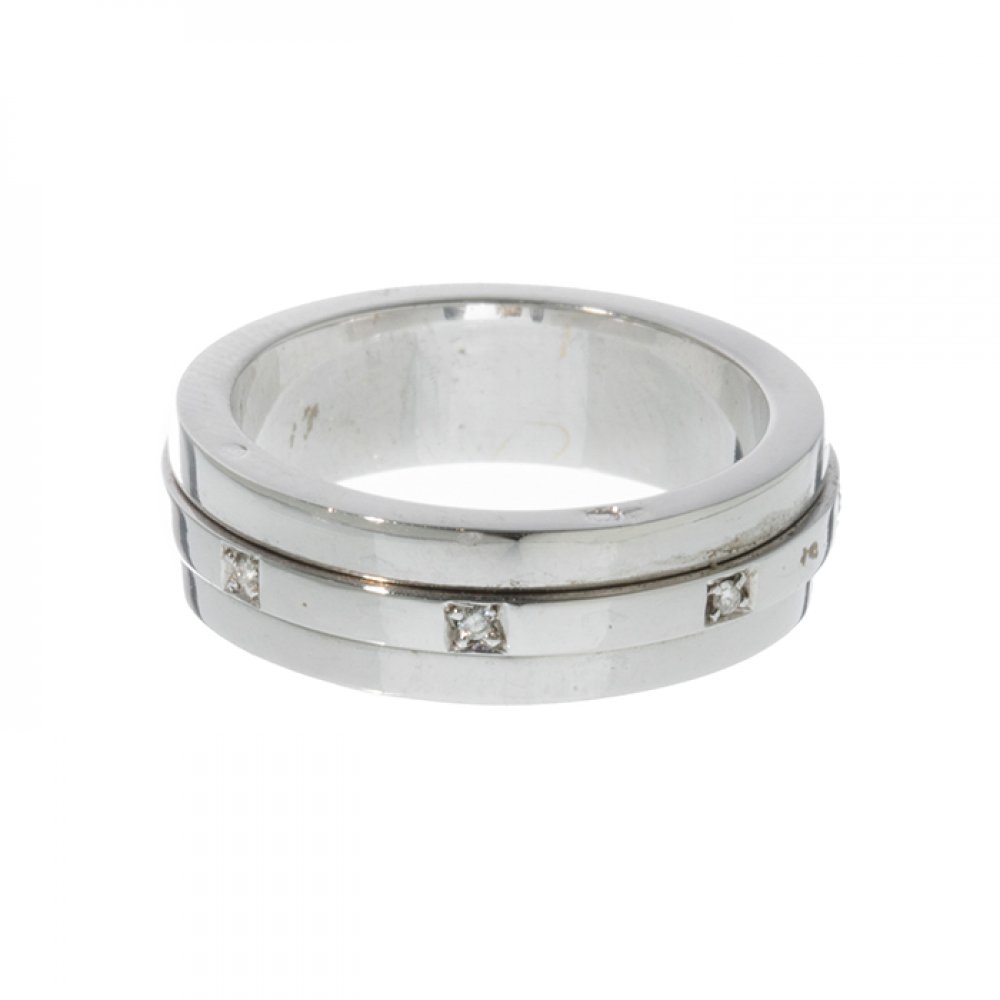 Ring in 19.2kt white gold and diamonds. Model with circular frontispiece in three rings, the central - Image 2 of 2