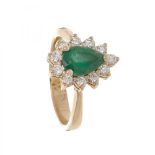 Rosette ring in 18 kt yellow gold. With central emerald, pear cut, intense green color, weighing ca.